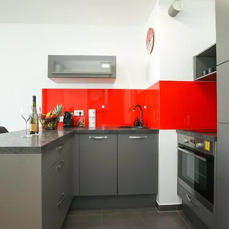 Newly Motar With Balcony And Parking Garage!! Appartamento *