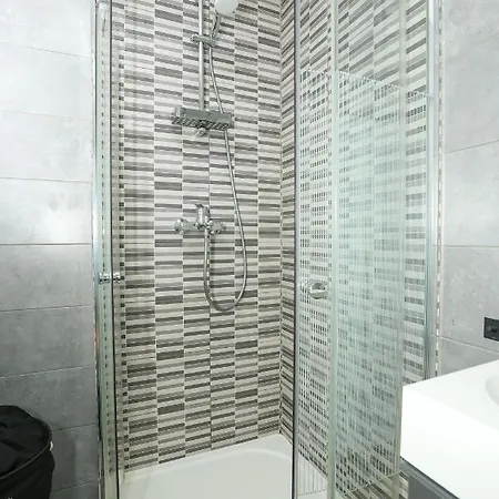 Newly Motar With Balcony And Parking Garage!! Appartamento *