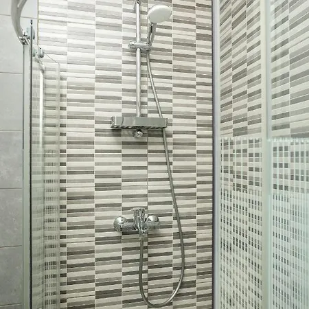 Newly Motar With Balcony And Parking Garage!! Appartamento Zara