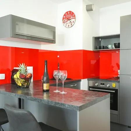 Appartamento Newly Motar With Balcony And Parking Garage!! *