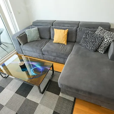 Appartamento Newly Motar With Balcony And Parking Garage!! Zara
