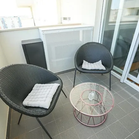 Appartamento Newly Motar With Balcony And Parking Garage!!